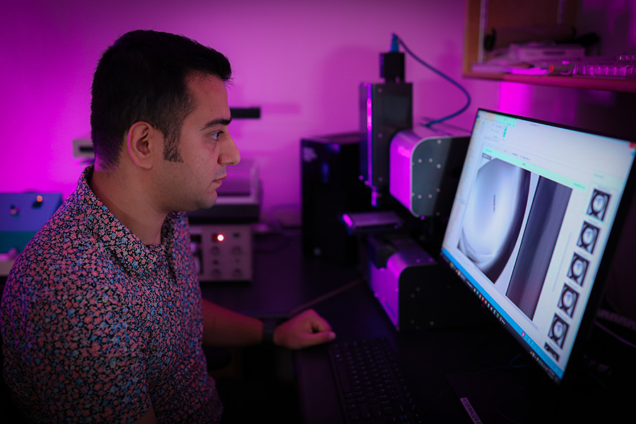 Graduate student uses the Institute of Molecular Biophysics facilities